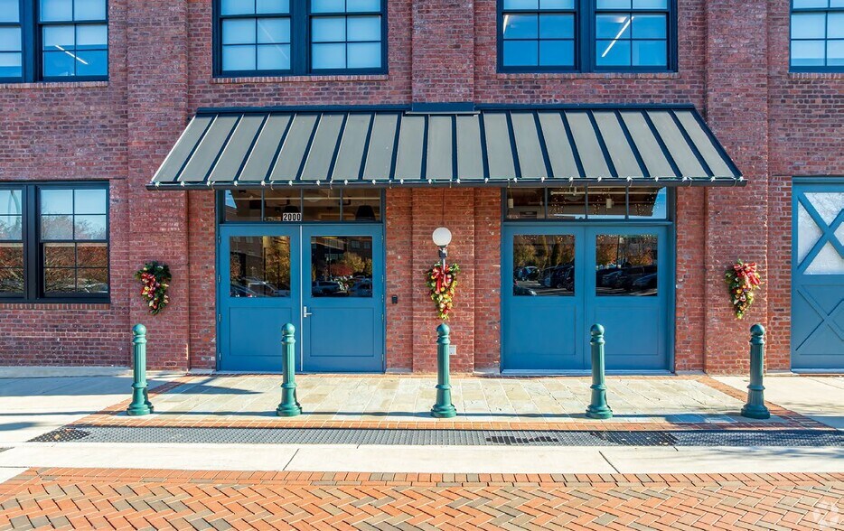 More Photos Of 2000 W Marshall St, Richmond Office For Lease