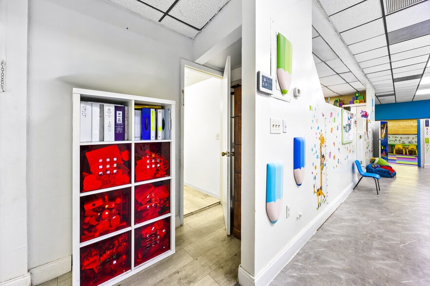 More Photos Of 9610-9632 Fontainebleau Blvd, Miami Storefront Retail Office For Sale