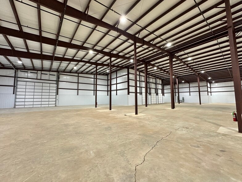 More Photos Of 200 NE 34th St, Oklahoma City Warehouse For Lease
