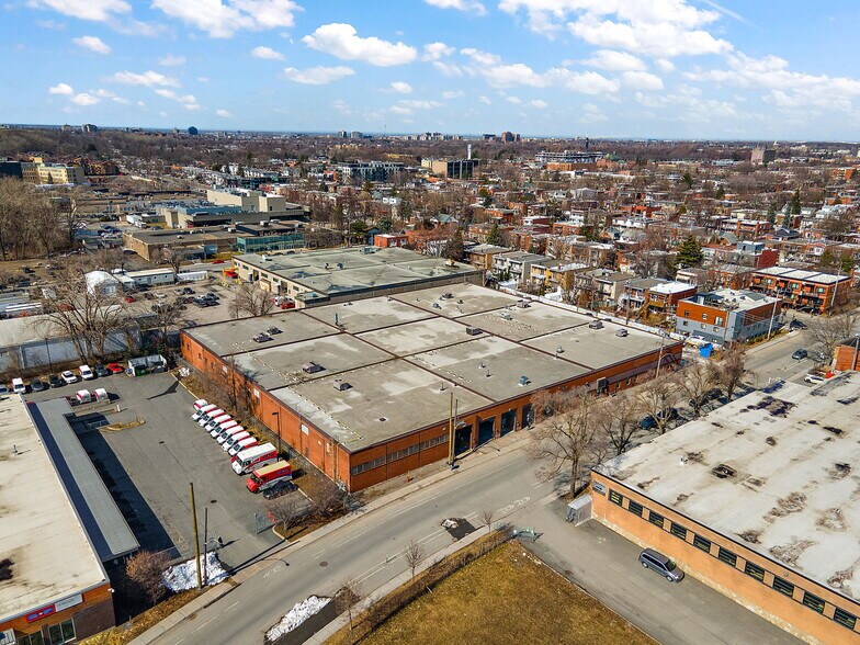 More Photos Of 5655 Rue de Marseille, Montréal Light Distribution For Lease