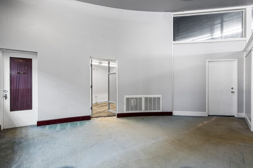 More Photos Of 500 E Main St, Kilgore Office For Sale