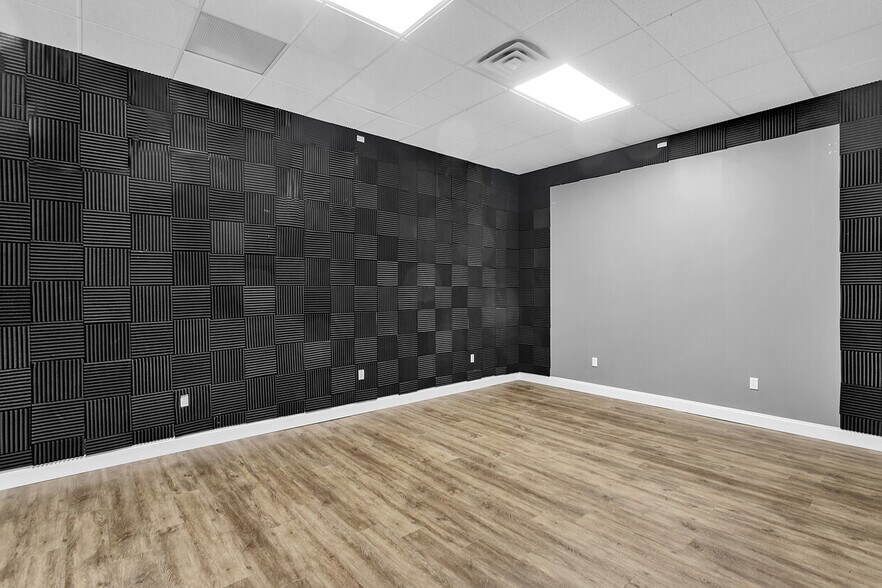 More Photos Of 4491 School Rd S, Murrysville Office For Sale