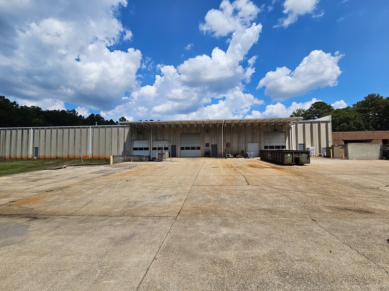 More Photos Of 144 Industrial Dr, Birmingham Flex For Lease