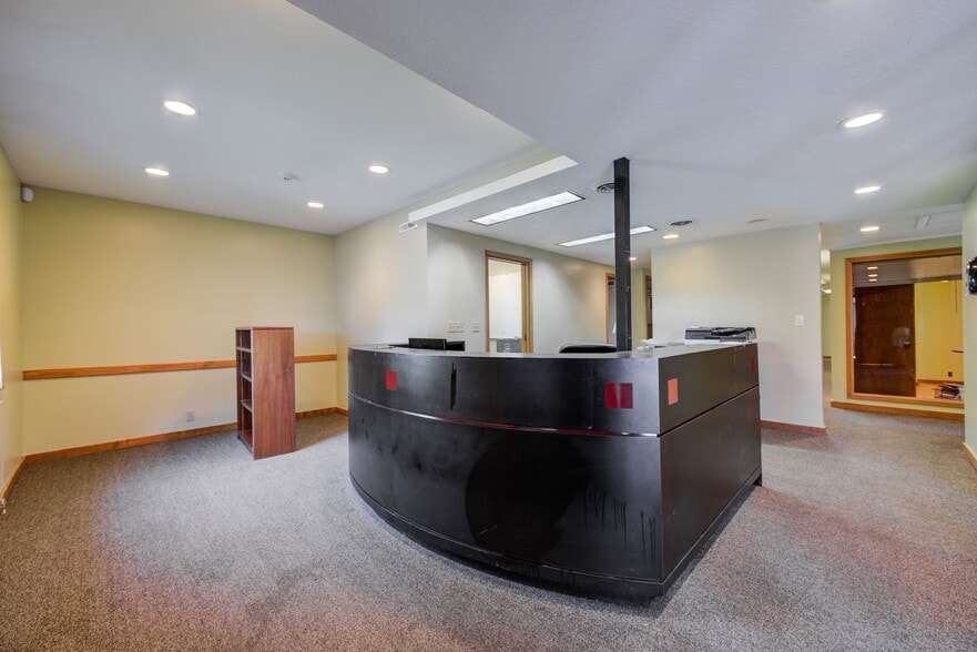 More Photos Of 800 N 42nd Ave, Minneapolis Medical For Lease