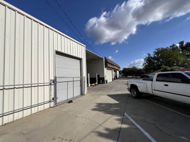 More Photos Of 729 D St, Ramona Auto Repair For Sale