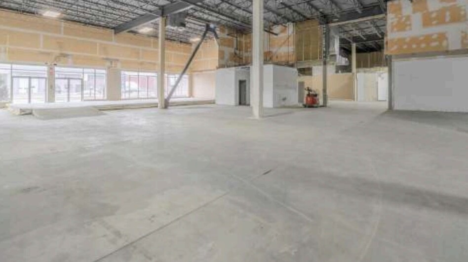 More Photos Of 9175-9225 Boul Langelier, Montréal Warehouse For Lease