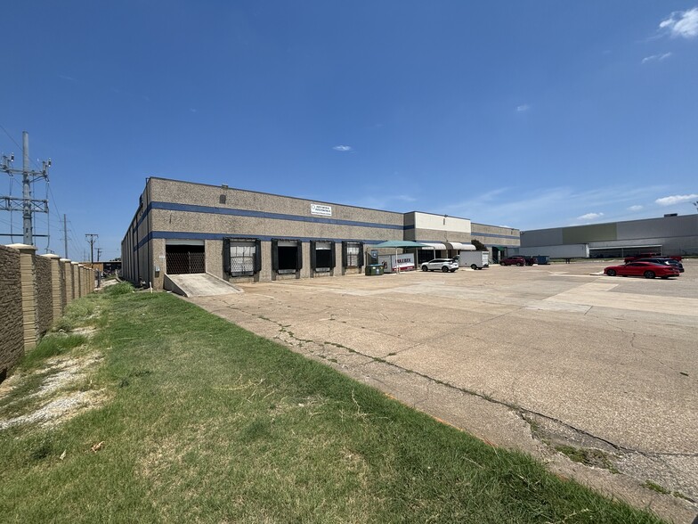 Primary Photo Of 2125-2127 Exchange Dr, Arlington Distribution For Lease