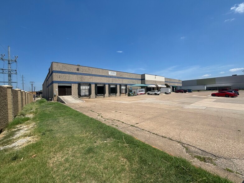 More Photos Of 2125-2127 Exchange Dr, Arlington Distribution For Lease
