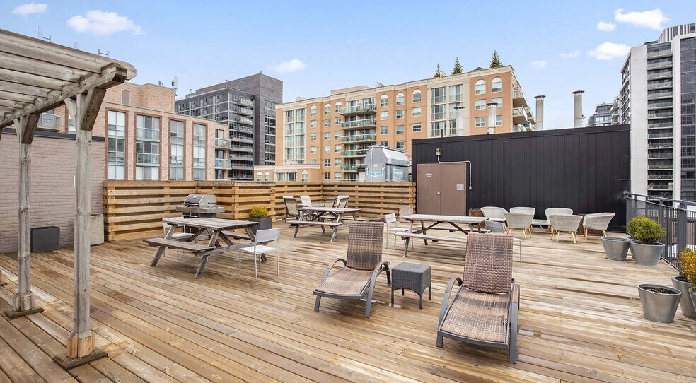 More Photos Of 80 Sherbourne St, Toronto Apartments For Sale