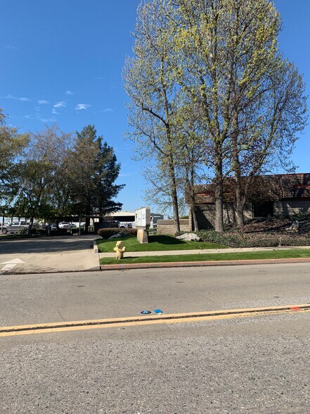 More Photos Of 9301-9305 W Airport Dr, Visalia Loft Creative Space For Lease