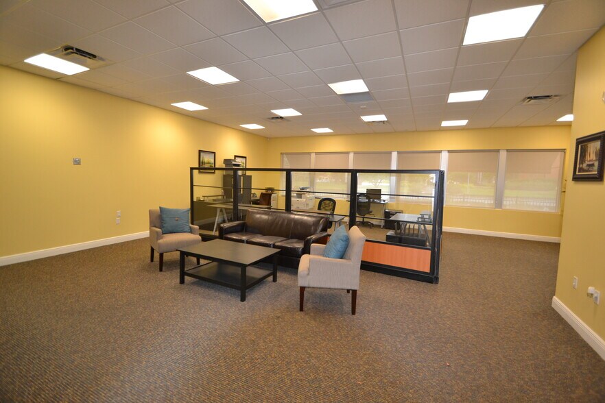 More Photos Of 3900 Edgewater Dr, Orlando Office For Lease