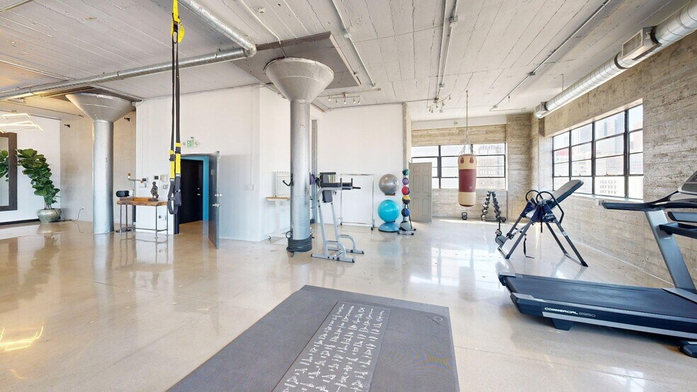 More Photos Of 530 E 8th St, Los Angeles Showroom For Lease