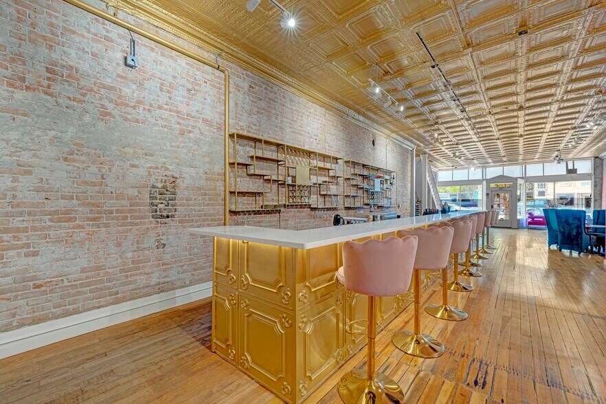 More Photos Of 122 W Main St, Florence Storefront For Sale