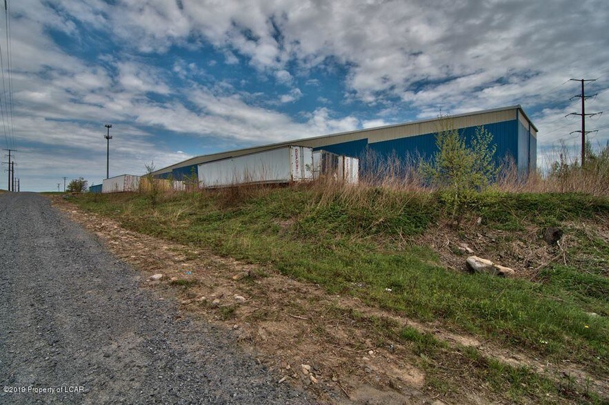 More Photos Of 220 Oak Hill Rd, Mountain Top Distribution For Sale