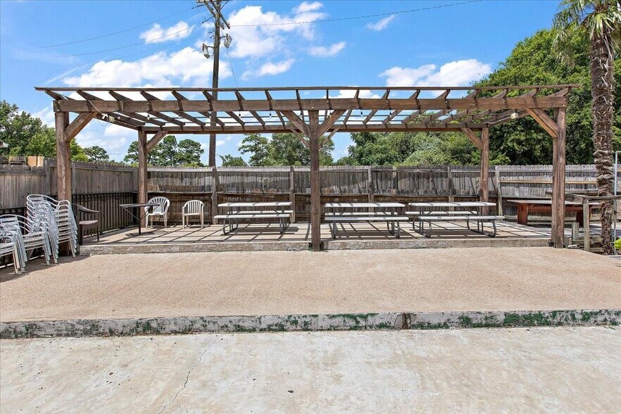 More Photos Of 1507 North St, Nacogdoches Bar For Sale