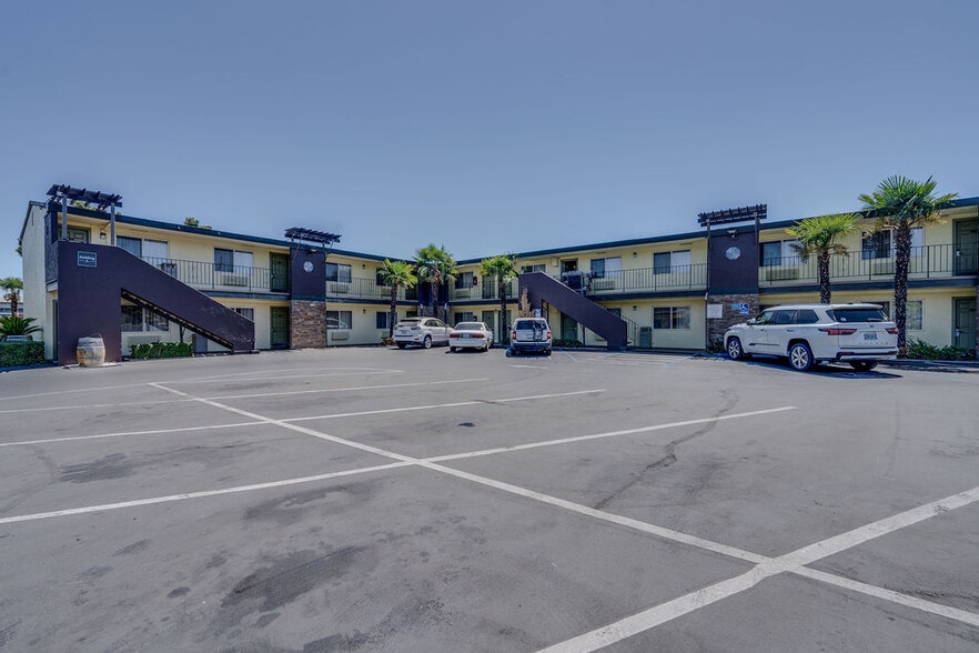 More Photos Of 710 S Cherokee Ln, Lodi Hospitality For Sale