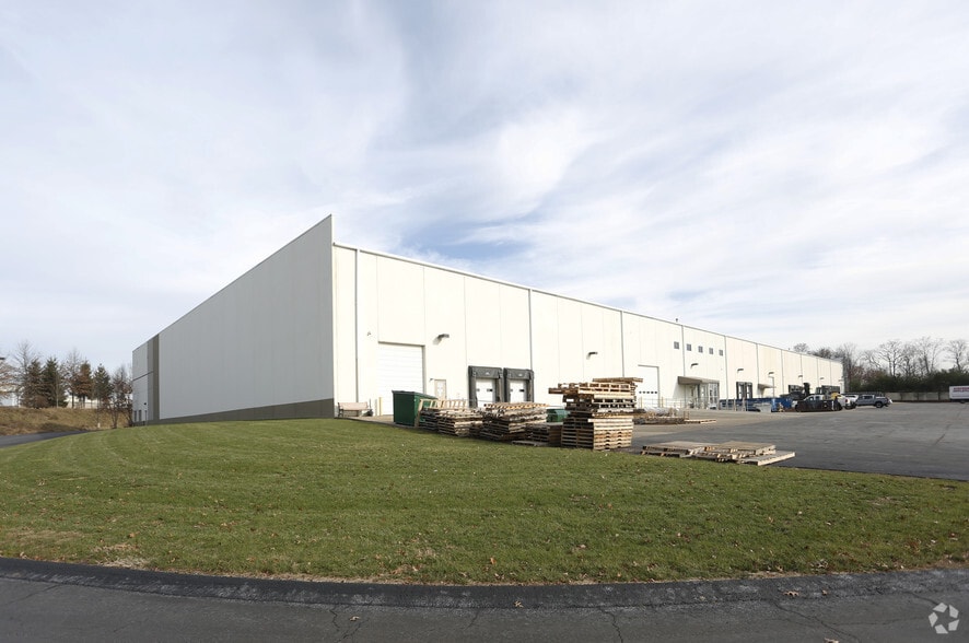 More Photos Of 250 W Kensinger Dr, Cranberry Township Manufacturing For Lease