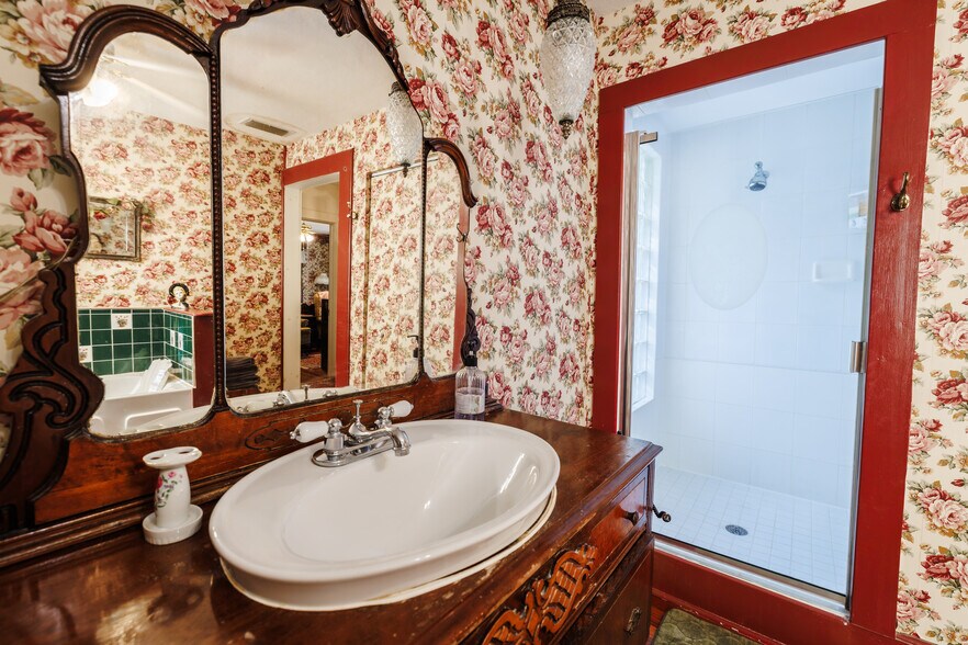 More Photos Of 215 E French Ave, Orange City Hospitality For Sale