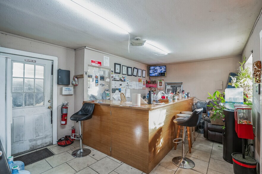 More Photos Of 10 Barry Ave, Mascotte Auto Repair For Sale