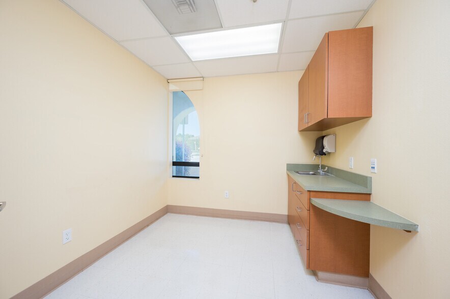 More Photos Of 325 Posada Ln, Templeton Healthcare For Lease
