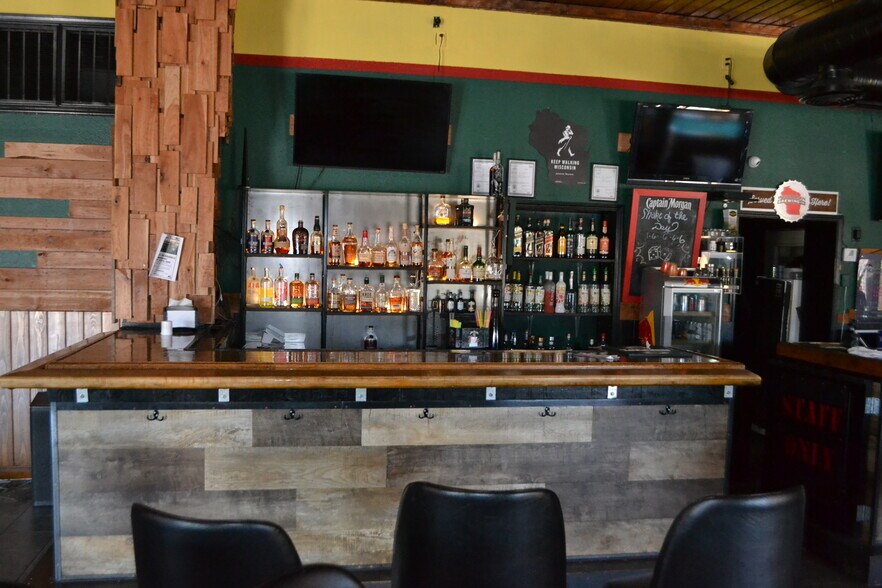 More Photos Of 1110 W Campus Ave, Wausau General Retail For Sale