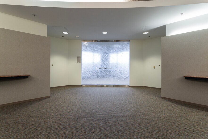 More Photos Of 4 Overlook Pt, Lincolnshire Office For Lease