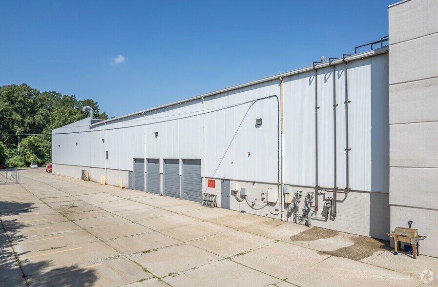 More Photos Of 28241 Mound Rd, Warren Light Manufacturing For Lease