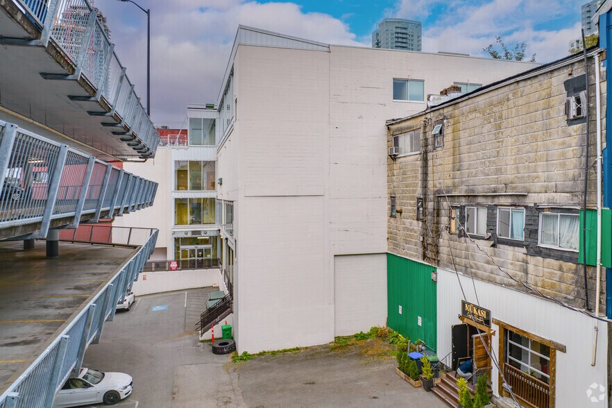 More Photos Of 424 Columbia St, New Westminster Storefront Retail Office For Lease