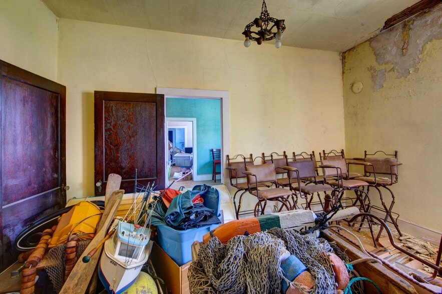 More Photos Of 302 Main St, Columbia Industrial For Sale