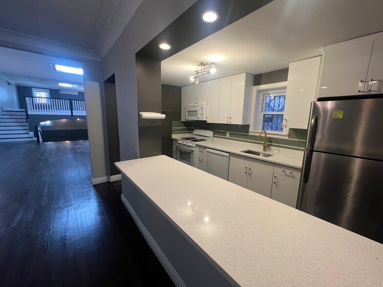 More Photos Of 471 PALISADE Ave, Jersey City Storefront Retail Residential For Lease