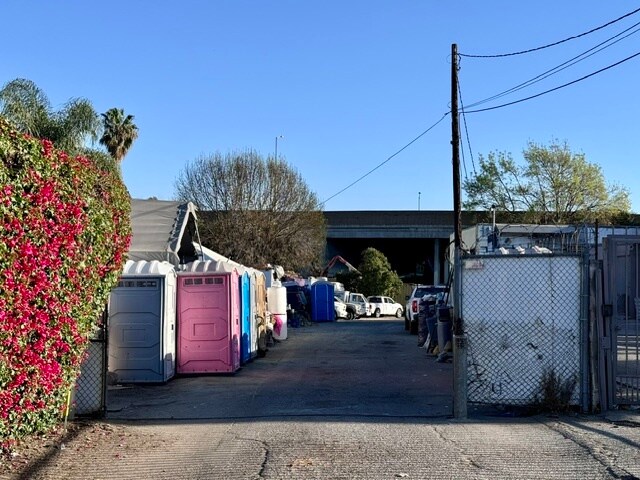 More Photos Of 3001 Delay Dr, Los Angeles Land For Lease