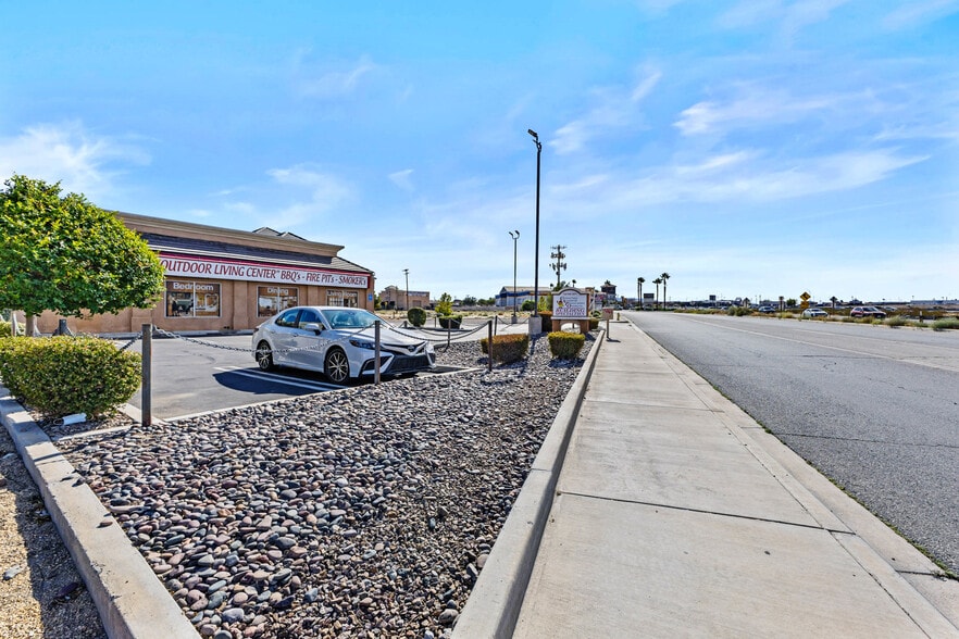 More Photos Of 12033 Mariposa Rd, Hesperia Freestanding For Lease