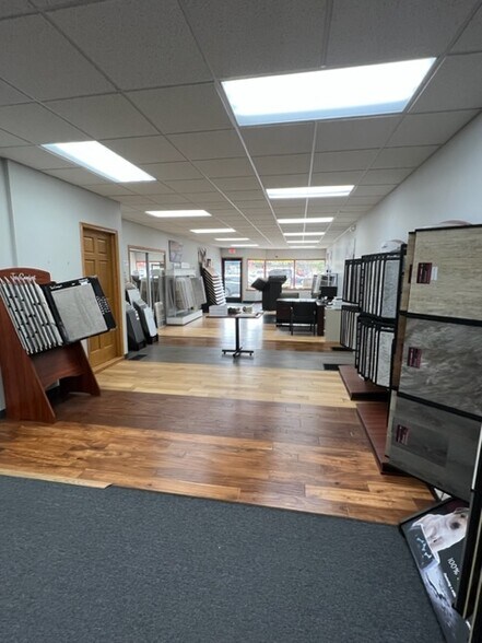 More Photos Of 311-313 Central Ave, Osseo Storefront Retail Office For Lease