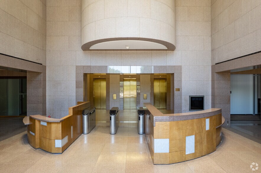 More Photos Of 13401 N I-45, Houston Office For Sale