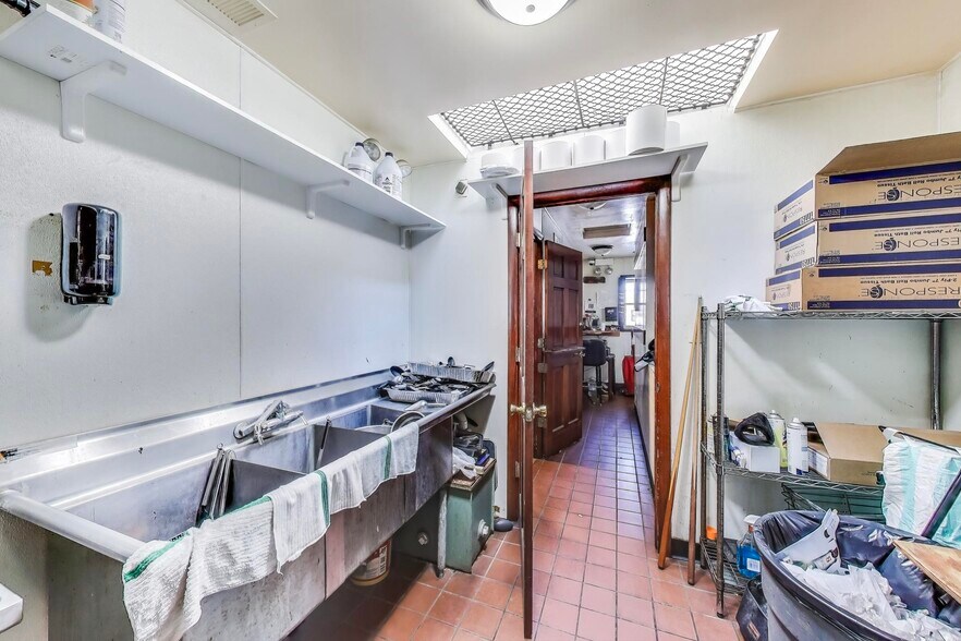 More Photos Of 1715 W Roosevelt Rd, Broadview General Retail For Lease