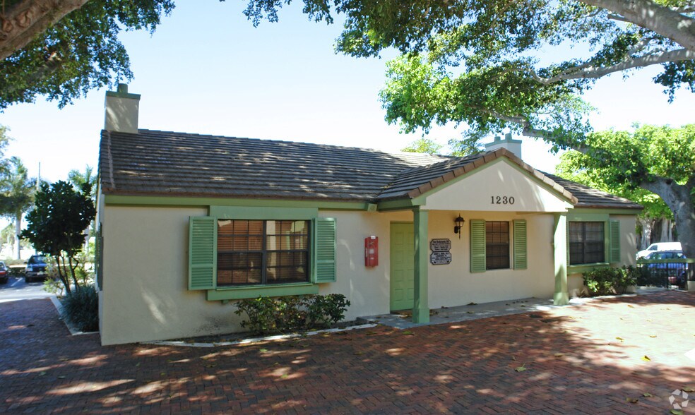More Photos Of 1230 S Federal Hwy, Boynton Beach Office For Lease