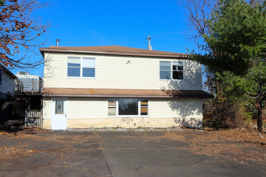 More Photos Of 657 Red Lion Rd, Huntingdon Valley Office Residential For Sale