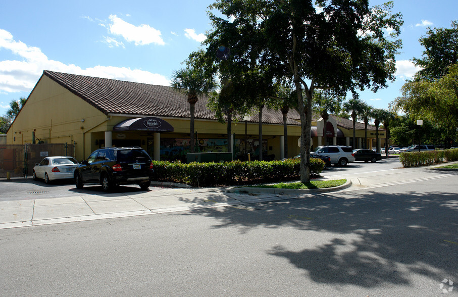 Primary Photo Of 15503-15509 Bull Run Rd, Hialeah Freestanding For Lease