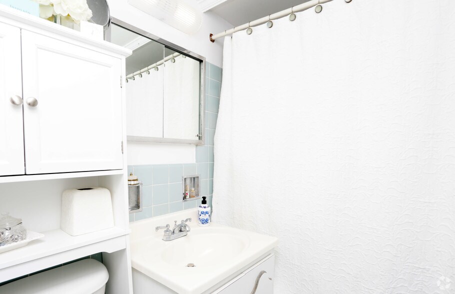 More Photos Of 2712 Wisconsin Ave NW, Washington Apartments For Sale