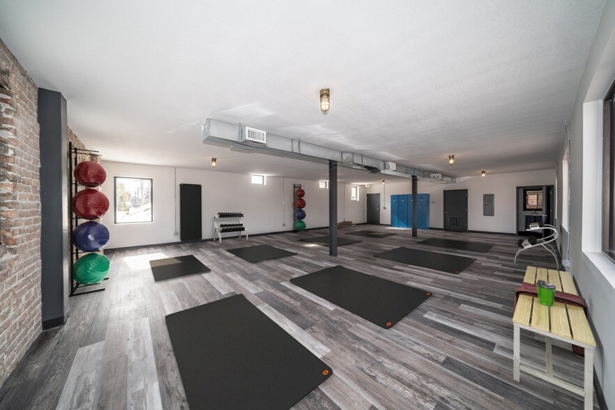 Primary Photo Of 1809 E Douglas Ave, Wichita Storefront Retail Office For Lease