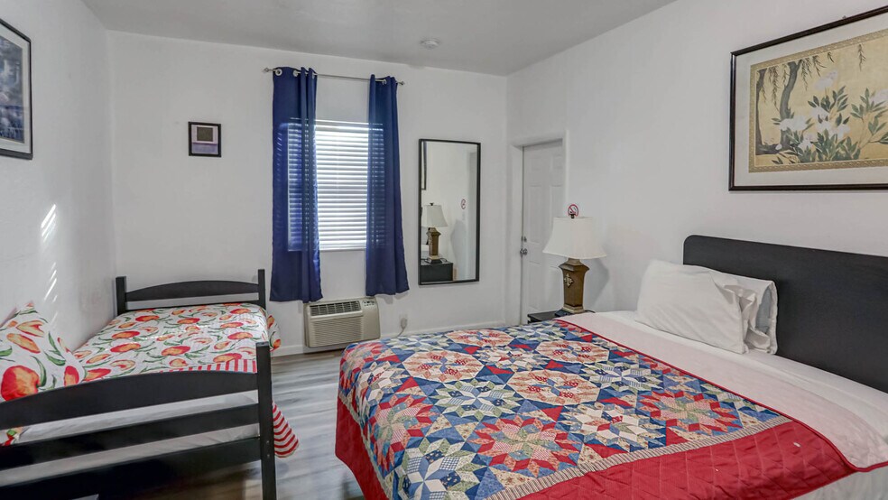 More Photos Of 1419 S Federal Hwy, Hollywood Hotel For Sale