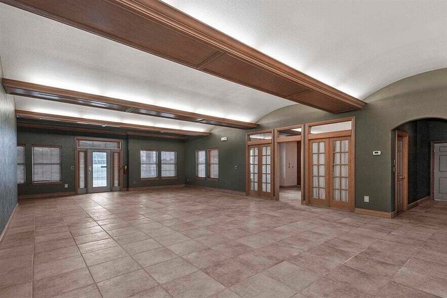 More Photos Of 1760 W Lakeview Rd, Stillwater Office For Sale