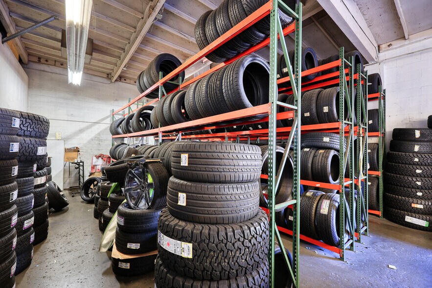 More Photos Of 960 W Holt Blvd, Ontario Freestanding For Lease