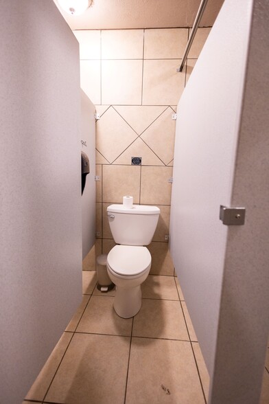 More Photos Of 1525 16th St, Central City General Retail For Sale