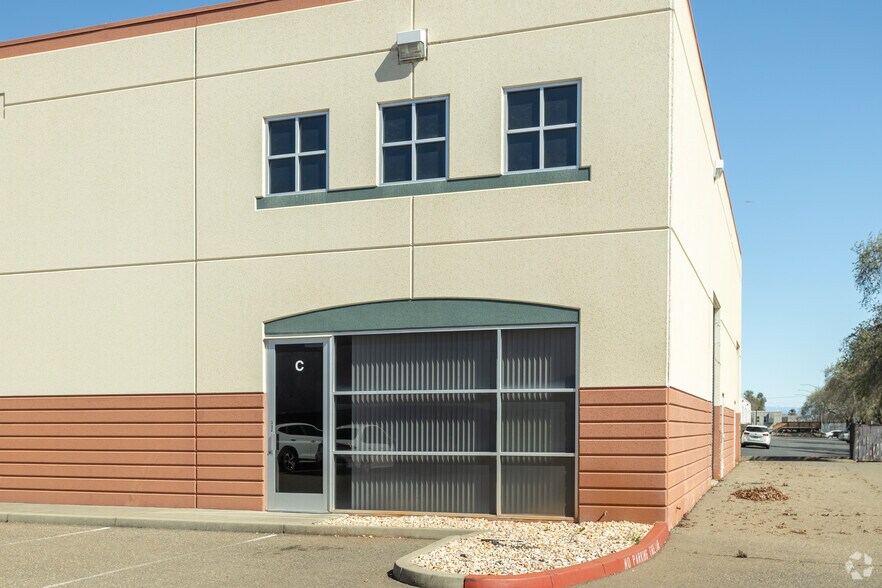 More Photos Of 11280 Sanders Dr, Rancho Cordova Warehouse For Lease