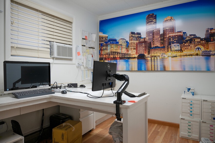 More Photos Of 599-601 Pleasant St, Brockton Office For Sale