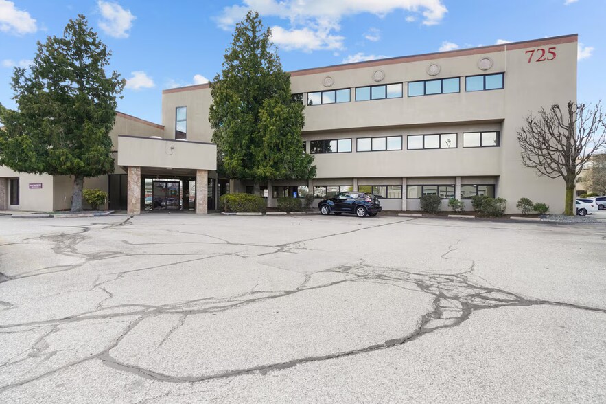 More Photos Of 725 Reservoir Ave, Cranston Medical For Sale