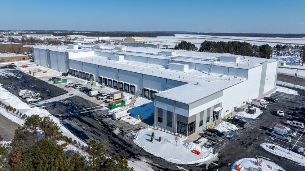 More Photos Of 2100 Smithtown Ave, Ronkonkoma Refrigeration Cold Storage For Lease