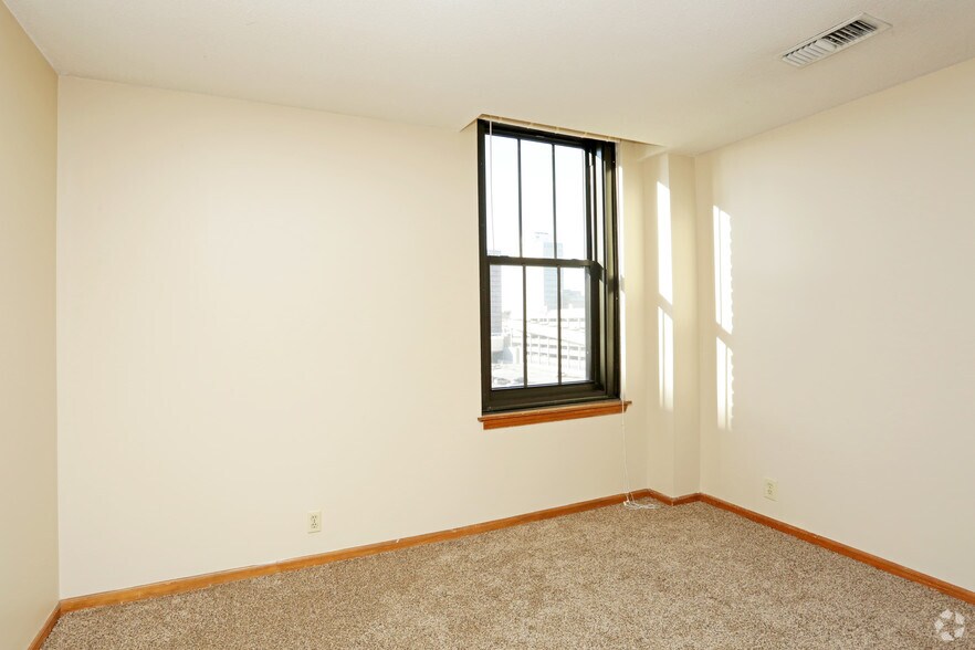 More Photos Of 1913 Farnam St, Omaha Apartments For Lease