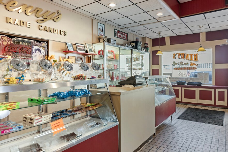 More Photos Of 8 Glen St, Glen Cove Storefront For Lease